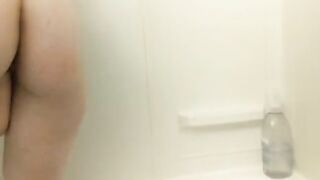 Shower fun with Eelet and their massive dildo