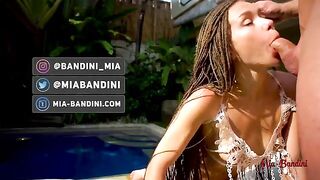 The beauty has sex with a guy in the pool outdoors