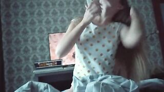 A morning blowjob isn’t a hindrance even with a phone call