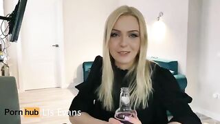 A hot blonde came to her beautiful neighbor and offered a blowjob