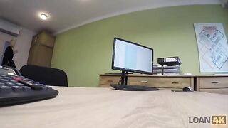 The woman needs a loan for her business, she is interviewed by a loan4k agent
