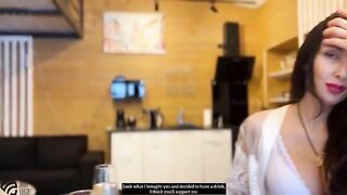 A hot MILF gets a real orgasm and cum in her pussy
