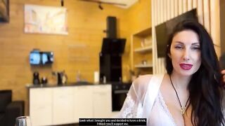 A hot MILF gets a real orgasm and cum in her pussy
