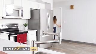 Oliver incurs in the clutches of a stunning blonde MILF with huge boobs