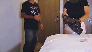 Real sex, I ask a consolador by Internet and get fucked by the delivery guy