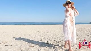 A hot chick poses naked on the beach and gets fucked by a stranger