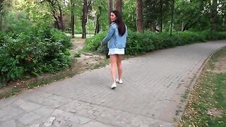 Babe fucks in the park and swallows the cum, a risky move