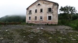 Walk around the horrible buildings with my hot girlfriend in POV style