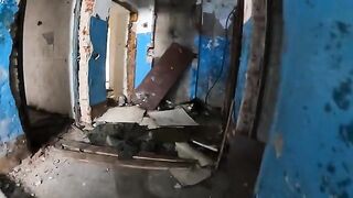 Walk around the horrible buildings with my hot girlfriend in POV style