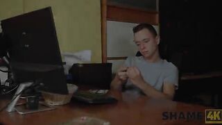 The guy led the mature neighbor to his dad's bedroom for sex