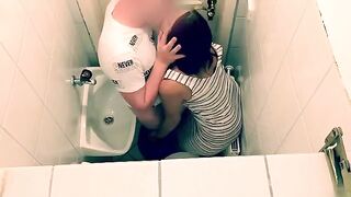 Hot tinder date ends with a quickie in a restaurant toilet