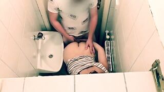 Hot tinder date ends with a quickie in a restaurant toilet
