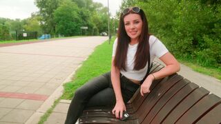 A risky blowjob in the park with a hot brunette and cum in her mouth