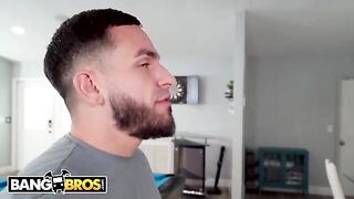 PAWG alert: Peter Green can't resist Harley King's booty