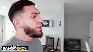 PAWG alert: Peter Green can't resist Harley King's booty