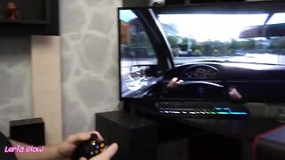 A girl distracts her boyfriend playing video games to fuck her