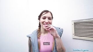 A babe answered an ad and got fucked hard by a big dick in a hotel room