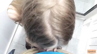 Girl made a blowjob in the changing room of the shop and got caught