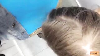 Girl made a blowjob in the changing room of the shop and got caught