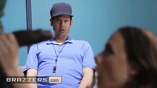 The coach allowed Davin King to fuck his wife Chanel Preston to prepare for the match