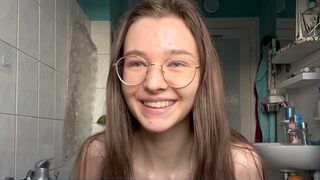Fucked the juicy teen with the huge dick in the kitchen