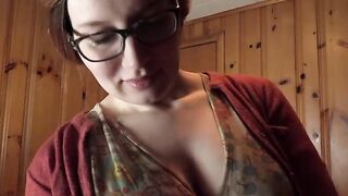 Bettie Bondage teaches you how to pose like a professional in this hot video
