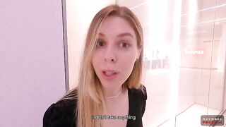 A thief got fucked in the toilet of the shopping mall