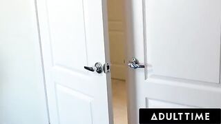 Pervert MILF Alexis Fawx spies on teen Carter Cruise, then seduces her into lesbian scissoring