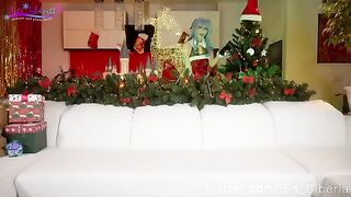 Christmas cheer with stunning Sia Siberia in a sweet solo act