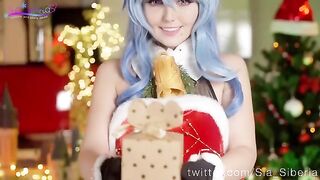 Christmas cheer with stunning Sia Siberia in a sweet solo act