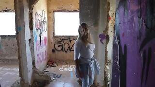 An Italian guy got a blowjob from a slutty tourist near the church
