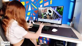 The gamer girl was forced to have sex because of Sims 4