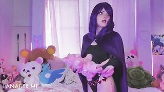 Raven found Starfire's toys and decided to experiment with them in a fun way