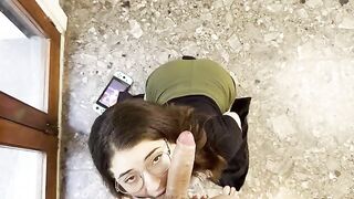 A gamer girl makes a blowjob because she loves big dicks