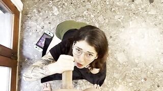 A gamer girl makes a blowjob because she loves big dicks