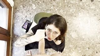 A gamer girl makes a blowjob because she loves big dicks