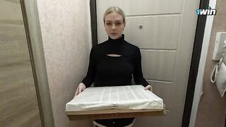 A hot delivery girl got her pussy worked after eating pizza