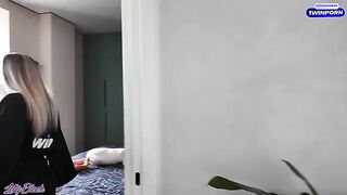 A lonely hot mom seduces a handyman to fuck her in HD