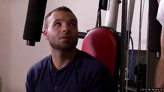 A guy tried to make a vacuum with his ass but it didn’t work