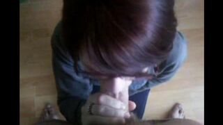 She sank to the guy's sinewy dick and began to suck it passionately