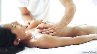 Guy seduced a girl for sex by giving her massage