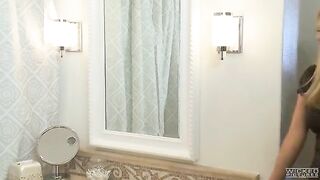 The husband passionately fucked his wife in the bathroom