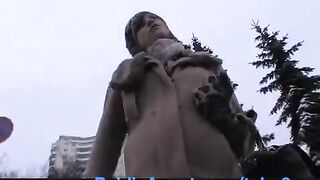 A street girl agreed to take a dick for money in her mouth
