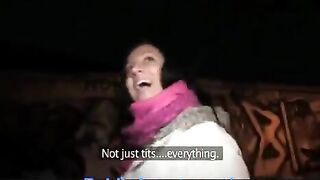 Hot sex in the toilet with a girl who likes to take risks