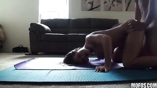 The guy fucks his sister at home, a steamy homemade scene
