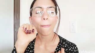 The shrink ordered to masturbate as a therapeutic exercise
