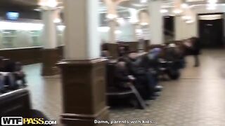 Pikaper had sex with a Russian in the toilet for money