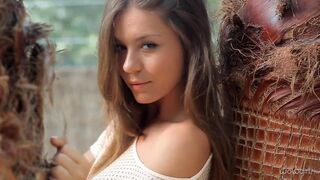 Young Russian beauty strips and dances erotic in HD