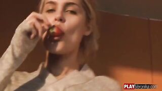 Undressed girl sat on her boyfriend’s dick