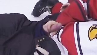 The fan gave the hockey player anal after the second break in the stadium
